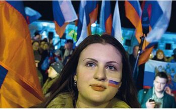 Crimea in festa: «Torniamo in Russia». Oggi i colloqui per l’annessione