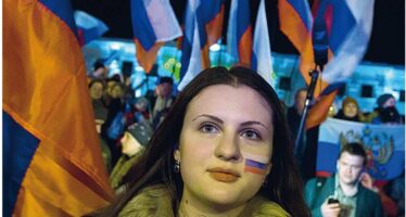 Crimea in festa: «Torniamo in Russia». Oggi i colloqui per l’annessione