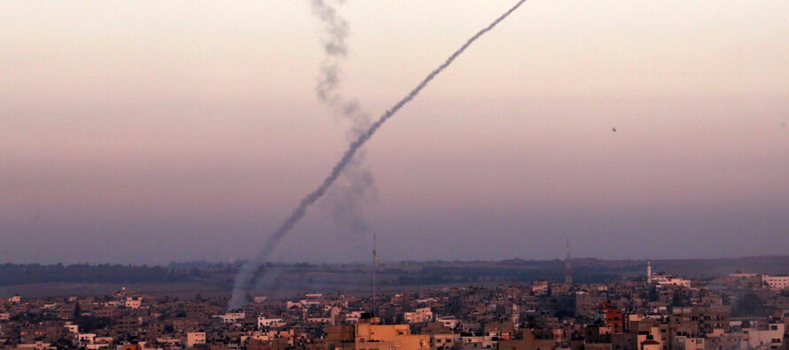 Terzo giorno di guerra già cento morti a Gaza