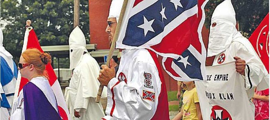 Anonymous toglie i cappucci agli adepti del Ku Klux Klan