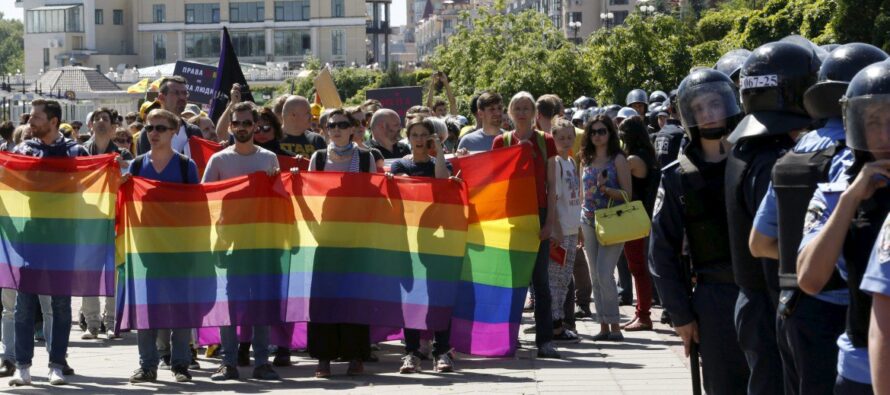 Neonazisti a Kiev contro il gay pride