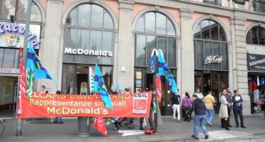 Cgil: « McDonald’s licenzia e intanto usa i voucher»