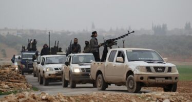 Siria, primi raid francesi “Colpita una base Is progettavano attentati”