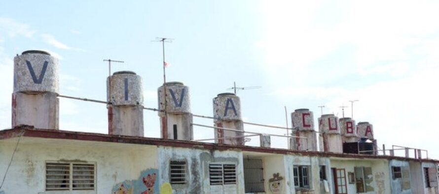 Stelle e strisce all’Avana nelle strade in festa per la bandiera Usa Kerry: “Mai più nemici”