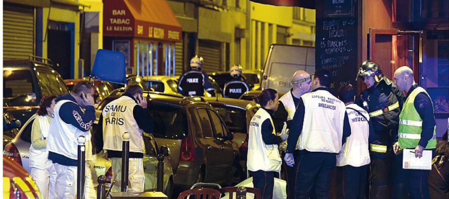 Parigi. Spari, esecuzioni Corpi nelle strade