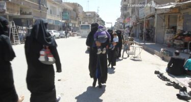“Sotto attacco ma più libere” le donne di Raqqa sfidano il Califfo