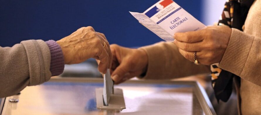 Nessuna regione al Front National Le Pen: “Il regime è in agonia” Sarkozy vince, ma il partito si divide