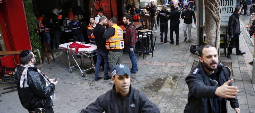 Terrore a Tel Aviv spara sui clienti di un pub due morti e sette feriti