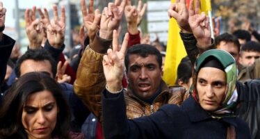 Offensiva ’schiacciasassi’ di Ankara contro i kurdi