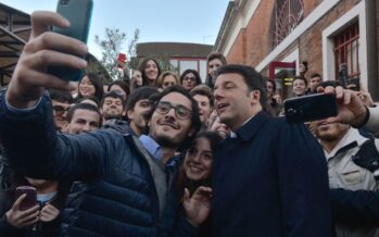 Referendum, Renzi ci mette le firme. Non la data