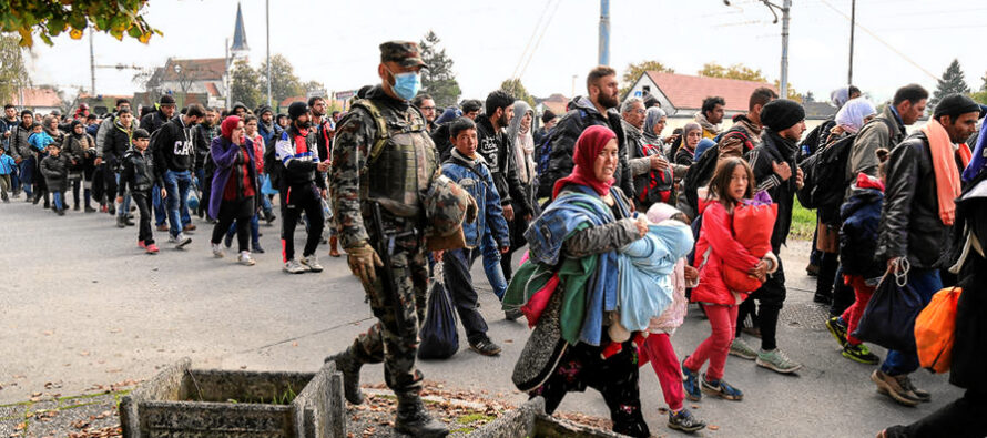 Assalto di Alba Dorata a colpi di molotov ai profughi di Chios