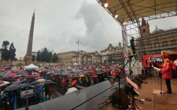 La piazza antifascista di Roma contro la violenza