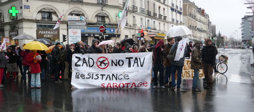 Francia: cresce la tensione nelle università, ancora sgomberi per la ZAD