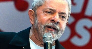 Brasile, la candidatura di Lula in marcia