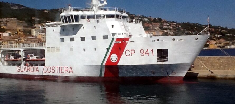 La nave Diciotti bloccata a Catania, ma Salvini proibisce lo sbarco