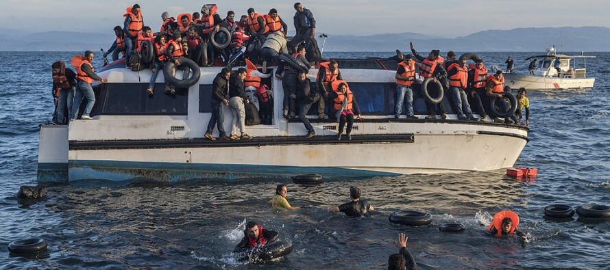 Migranti, passa la linea Salvini, bloccati al largo i 450 di Zuara