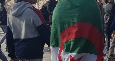 Algeria, Bouteflika si arrende, ma prende tempo: voto rinviato e lui non ci sarà