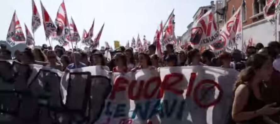 Venezia: il corteo del Comitato No Grandi navi a piazza San Marco