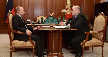 Dopo la rottura tra Putin e Medvedev, Mishustin presenta il nuovo esecutivo
