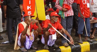 India ferma, i sindacati mobilitati in solidarietà con la protesta dei contadini