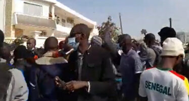 Senegal in fiamme dopo l’arresto del leader dell’opposizione Ousmane Sonko