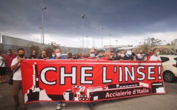 Ex Ilva di Genova, scontri operai-polizia: «L’azienda blocchi la richiesta di cig»