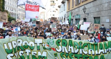 Giustizia climatica, gli attivisti in piazza da Roma a Melbourne a New York