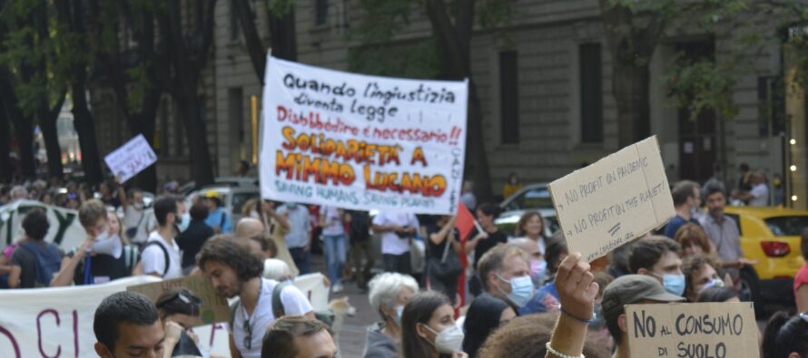 Mimmo Lucano, la sua esperienza e il “modello Riace” ci chiamano in causa