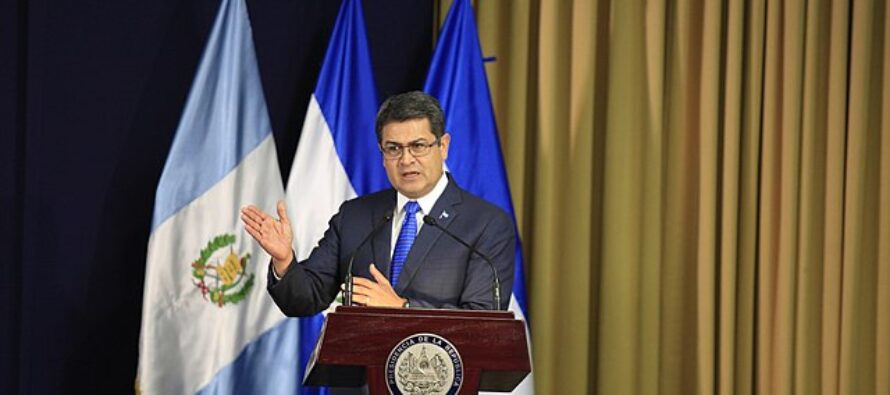 Honduras. Ieri presidente, oggi narcos da consegnare agli Usa: Hernández arrestato