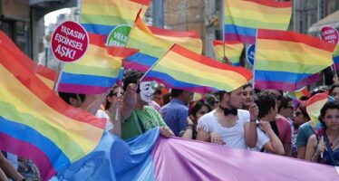 Turchia. Il Pride di Istanbul inganna la polizia e spunta su Galata