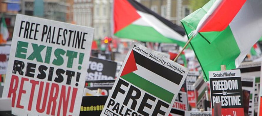 Londra: 800mila sfilano (con le bandiere) in solidarietà con la Palestina