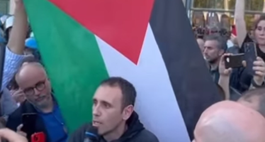Torino. La Palestina irrompe nel Salone, con i manifestanti Zerocalcare