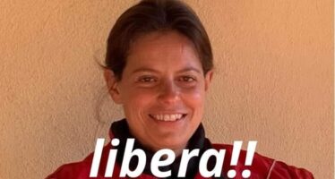 Ilaria Salis è tornata in libertà dopo 489 giorni nell’inferno ungherese