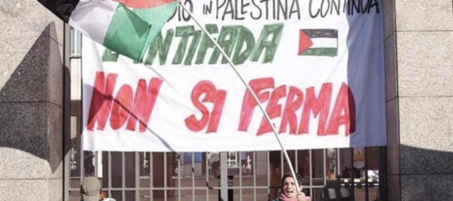 Torino. Studenti incatenati al Politecnico in solidarietà con Gaza, la polizia carica