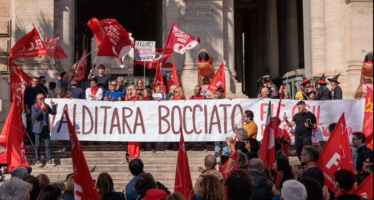 La scuola in sciopero contro precariato, lavoro povero e ideologia del merito